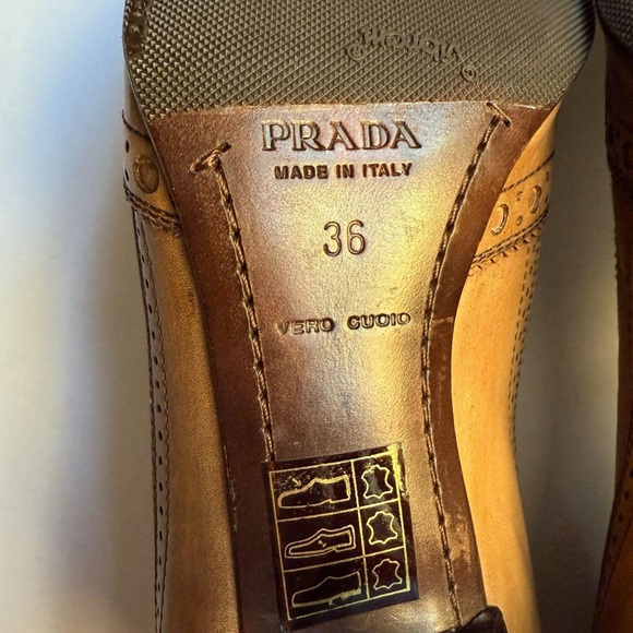 [SOLD] RARE Vintage Prada Caramel Brogue Pumps - Picture 4 of 8